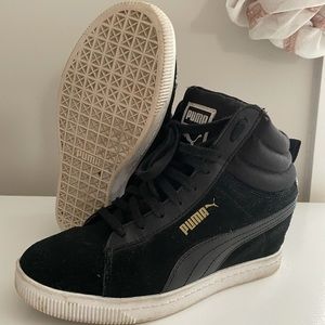 Puma Black Suede cute wedge sneaker ⚡️